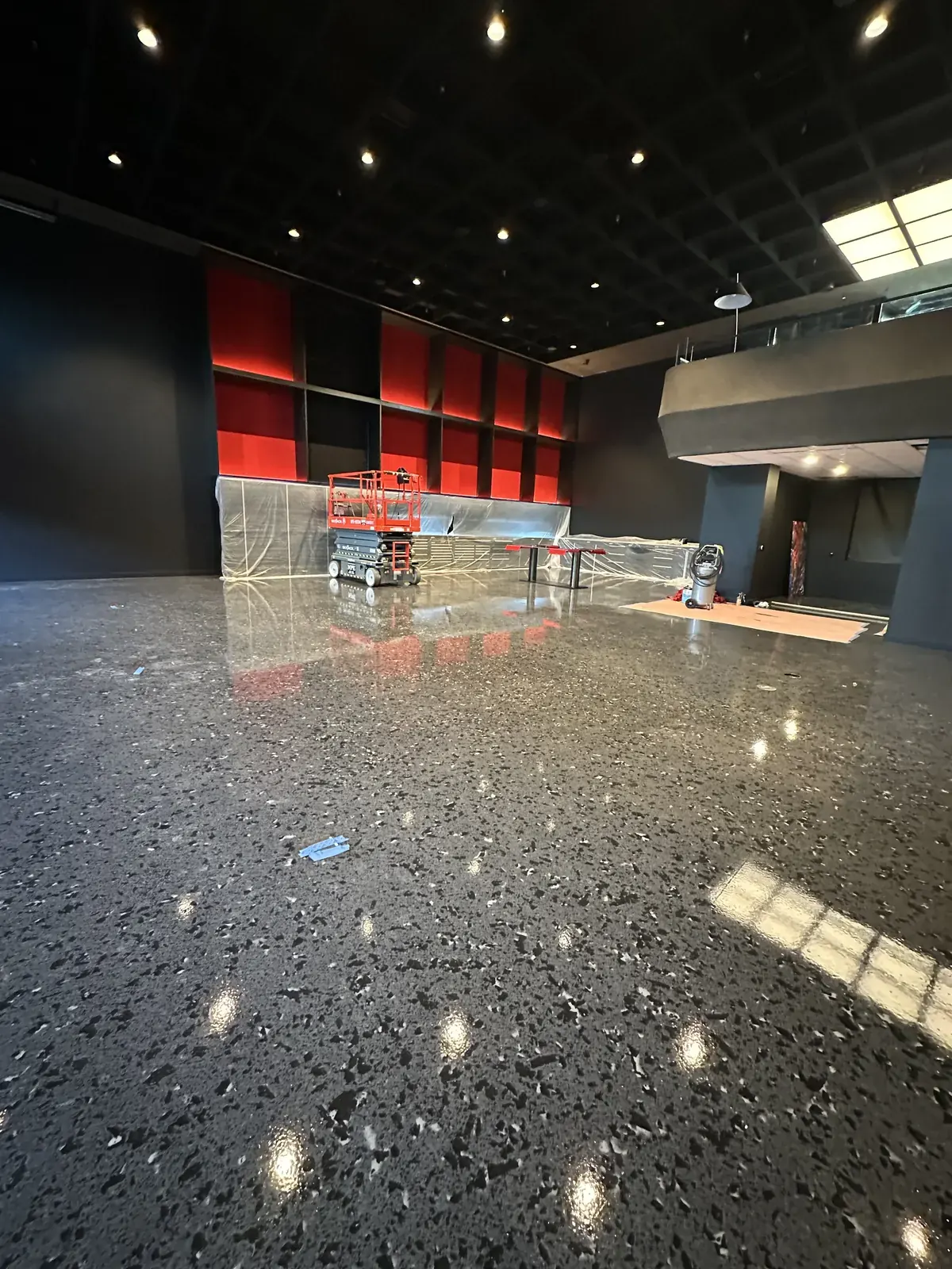 Polished Concrete Projects — Retail, warehouse & hangar · Polished concrete, view 7