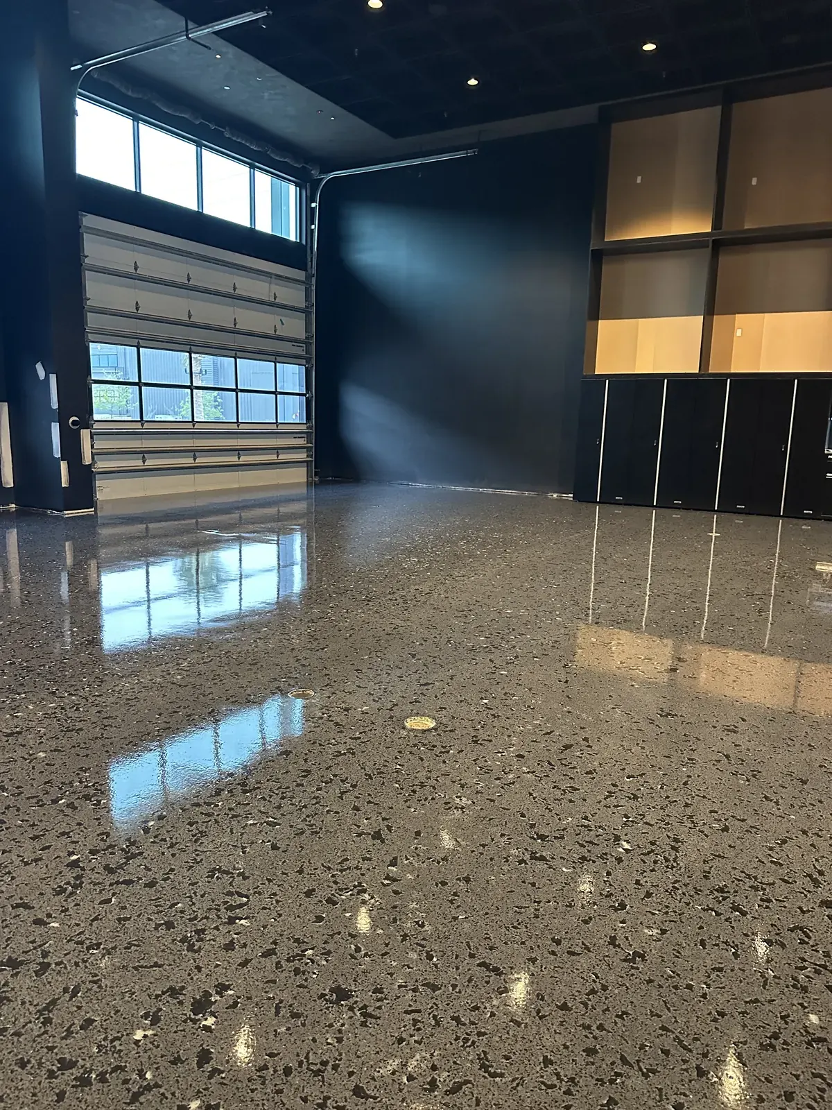 Polished Concrete Projects — Retail, warehouse & hangar · Polished concrete, view 10