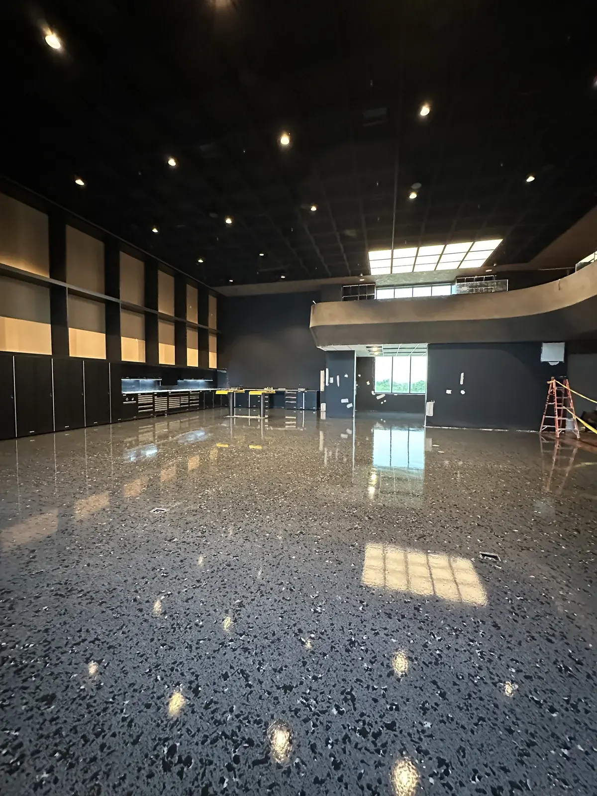 Polished Concrete Projects — Retail, warehouse & hangar · Polished concrete, view 11