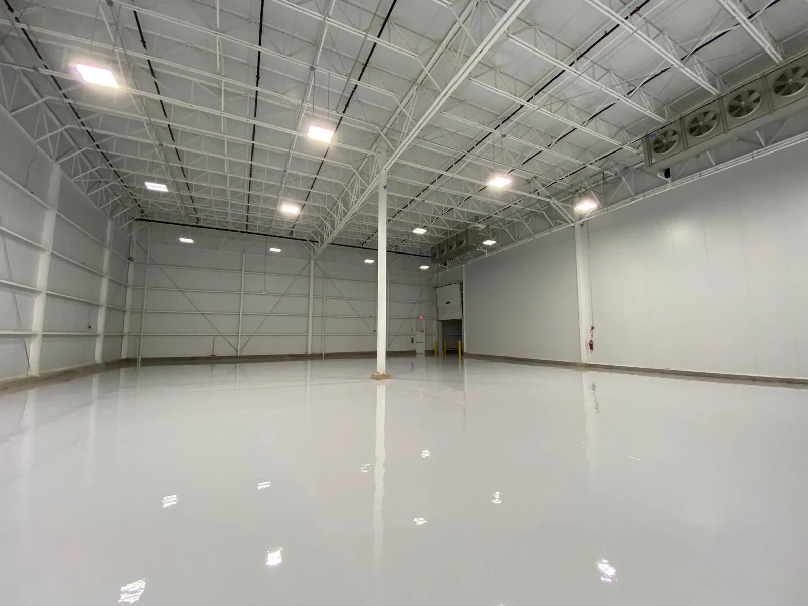 Inverafrut Facility — Produce warehouse · Solid color epoxy
